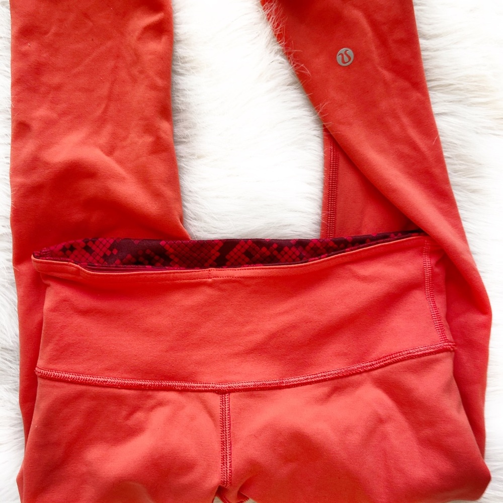 LuLuLemon Wunder Under Reversible Red Leggings 4 - Picture 5 of 5